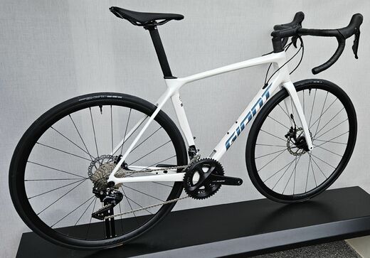 Giant 23 TCR Advanced 2 Disc UnicornWhite 3.jpg