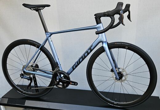 Giant 25 TCR Advanced 0 FrostSilver 2.jpg