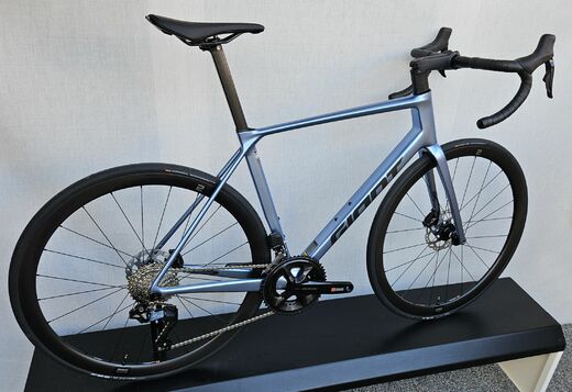 Giant 25 TCR Advanced 0 FrostSilver 3.jpg