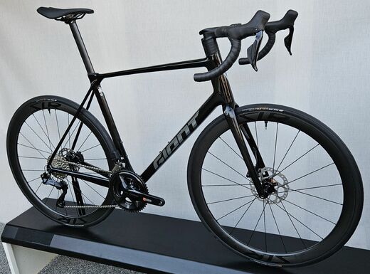 Giant 25 TCR Advanced Pro 1 Di2 Carbon 2.jpg