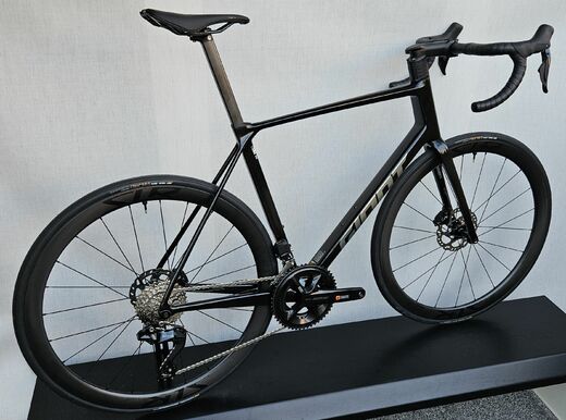 Giant 25 TCR Advanced Pro 1 Di2 Carbon 3.jpg