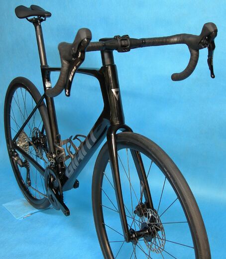 Giant Defy Advanced 2 Carbon M25 6.JPG