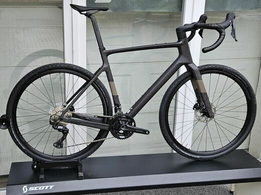 Scott 24 Addict Gravel 40 Black 1.jpg