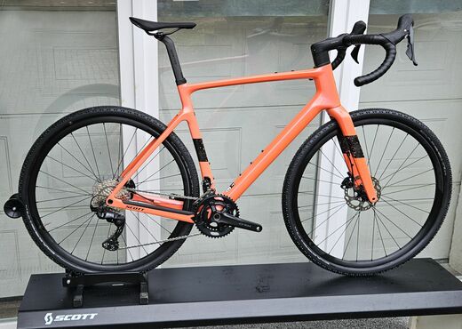 Scott 24 Addict Gravel 40 Orange 1.jpg